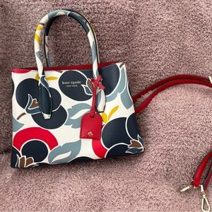 Kate Spade New York
EVA BREEZY FLORAL SMALL SATCHEL
